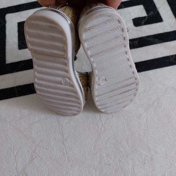 5/25 Toddler sandals - Picture 3 of 3